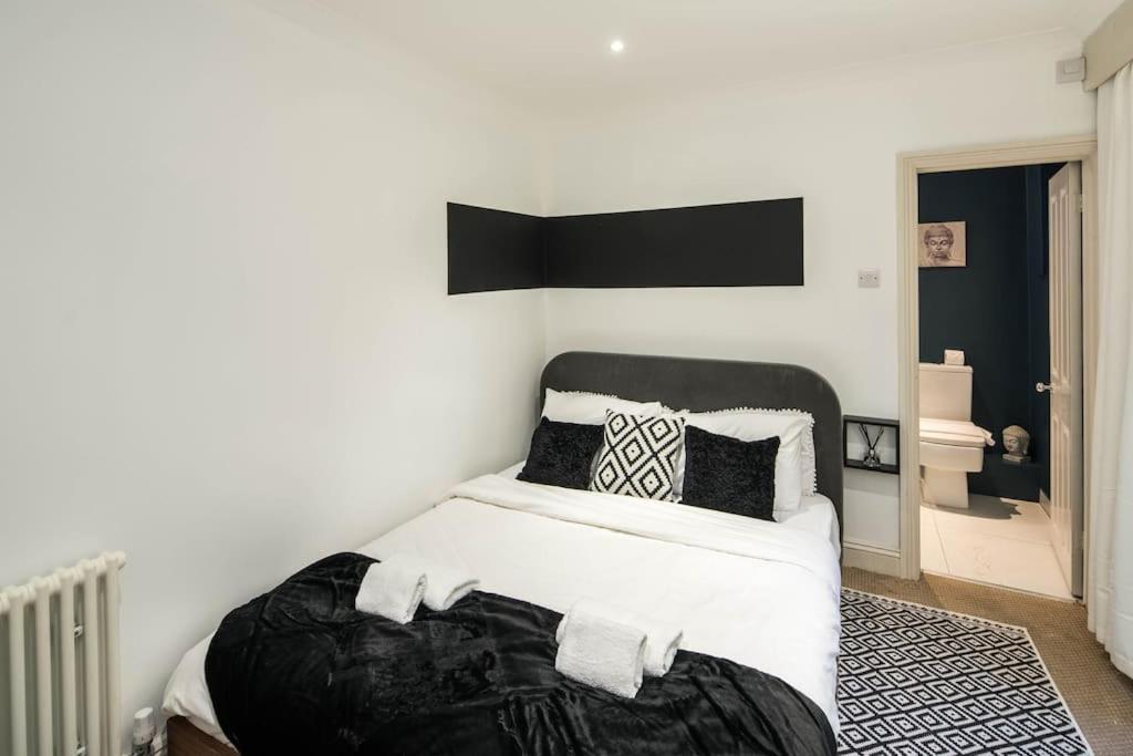 Superb Retreat Central Next Tube Apartment London Exterior photo
