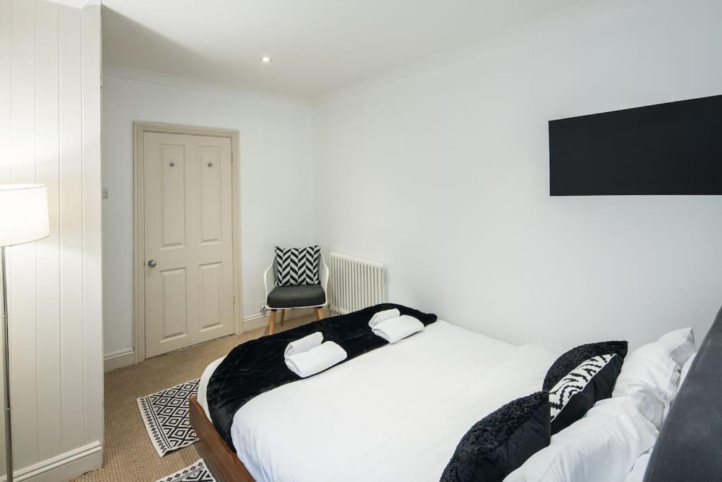 Superb Retreat Central Next Tube Apartment London Exterior photo