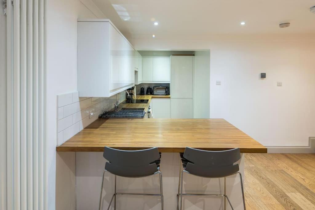Superb Retreat Central Next Tube Apartment London Exterior photo