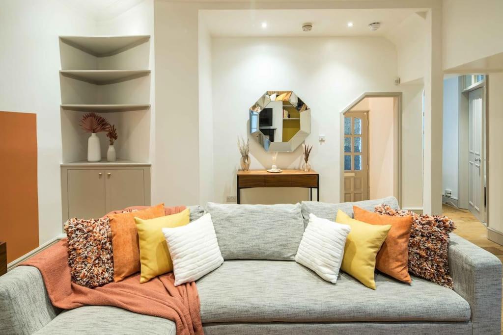 Superb Retreat Central Next Tube Apartment London Exterior photo