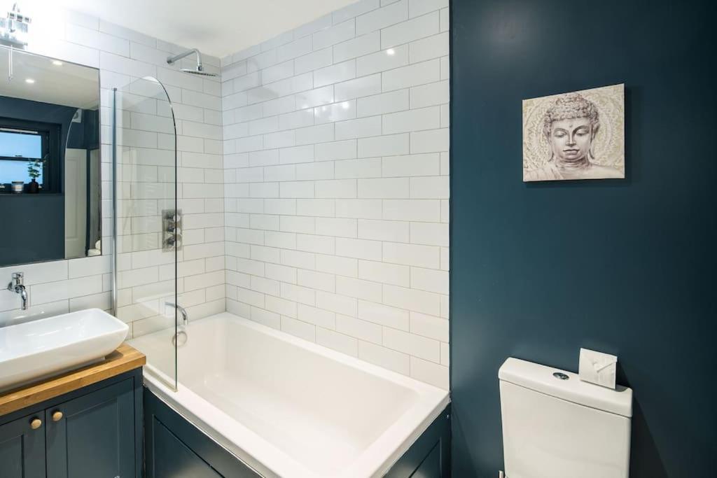 Superb Retreat Central Next Tube Apartment London Exterior photo