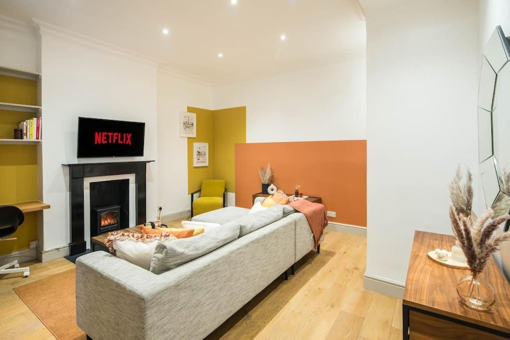 Superb Retreat Central Next Tube Apartment London Exterior photo