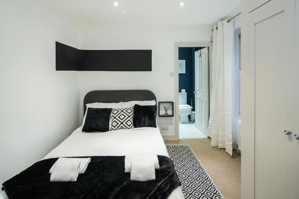 Superb Retreat Central Next Tube Apartment London Exterior photo