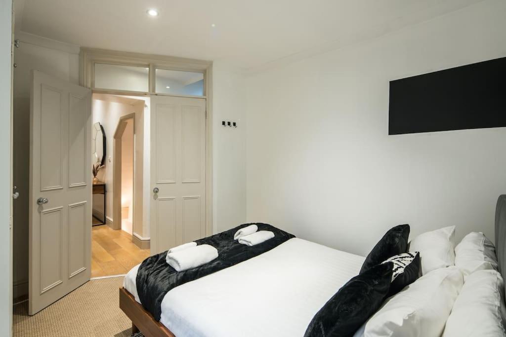 Superb Retreat Central Next Tube Apartment London Exterior photo