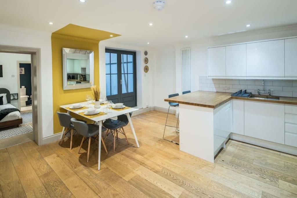 Superb Retreat Central Next Tube Apartment London Exterior photo