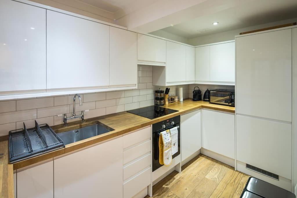 Superb Retreat Central Next Tube Apartment London Exterior photo