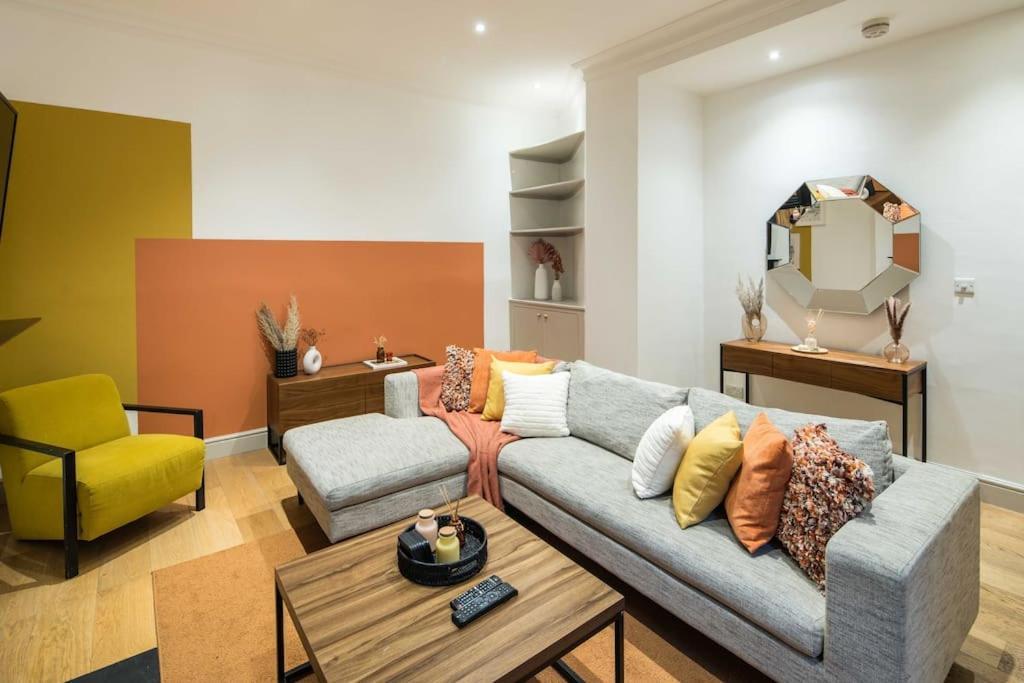 Superb Retreat Central Next Tube Apartment London Exterior photo