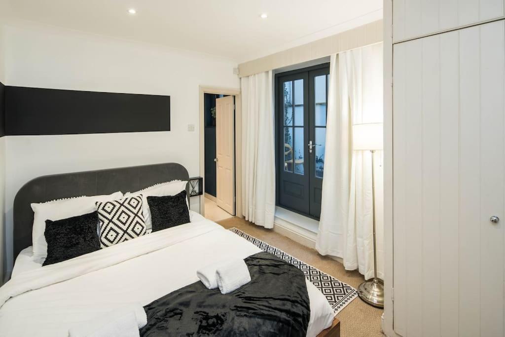 Superb Retreat Central Next Tube Apartment London Exterior photo